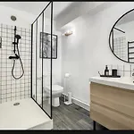 Studio contemporain avec piscine proche de la mer